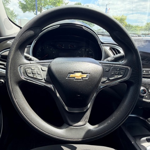Chevrolet Malibu Vehicle Full-screen Gallery Image 13