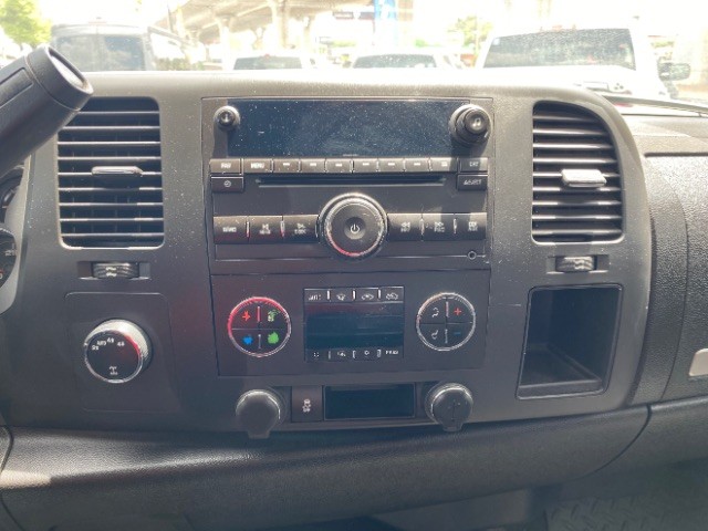 GMC Sierra 1500 Vehicle Full-screen Gallery Image 12