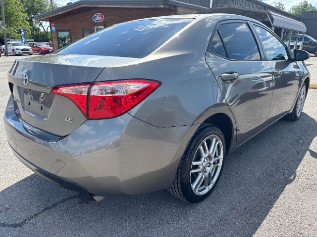 Toyota Corolla Vehicle Full-screen Gallery Image 4