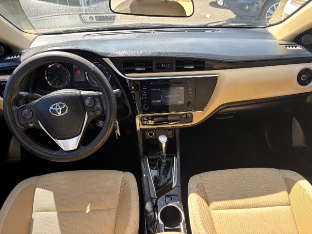 Toyota Corolla Vehicle Full-screen Gallery Image 6