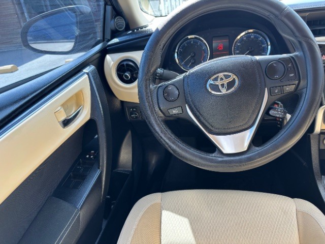 Toyota Corolla Vehicle Full-screen Gallery Image 7