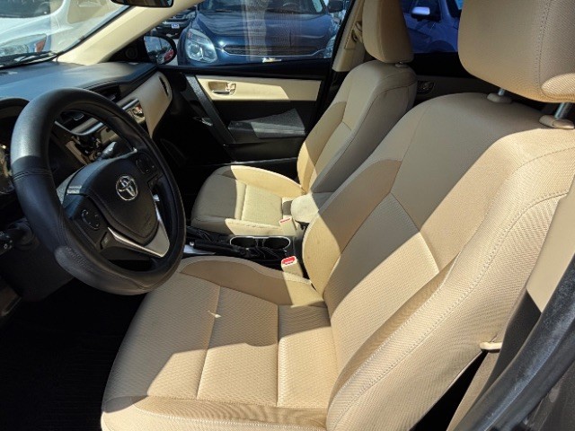 Toyota Corolla Vehicle Full-screen Gallery Image 9