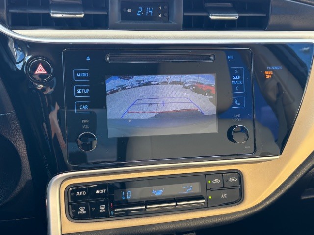 Toyota Corolla Vehicle Full-screen Gallery Image 10