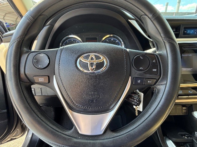 Toyota Corolla Vehicle Full-screen Gallery Image 11