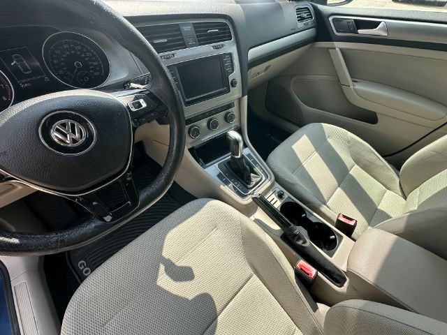 Volkswagen Golf Vehicle Full-screen Gallery Image 09