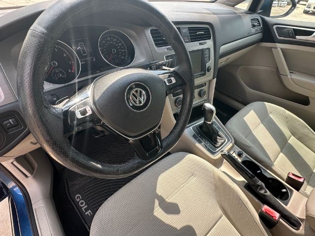 Volkswagen Golf Vehicle Full-screen Gallery Image 10
