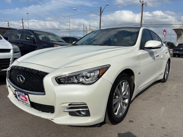 INFINITI Q50 Vehicle Full-screen Gallery Image 03