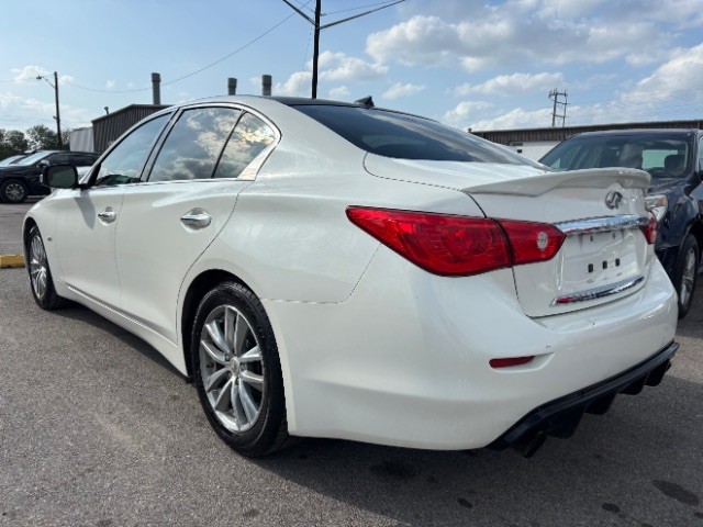 INFINITI Q50 Vehicle Full-screen Gallery Image 04