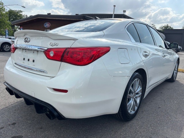 INFINITI Q50 Vehicle Full-screen Gallery Image 05