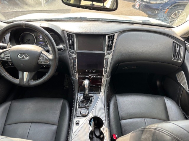 INFINITI Q50 Vehicle Full-screen Gallery Image 07