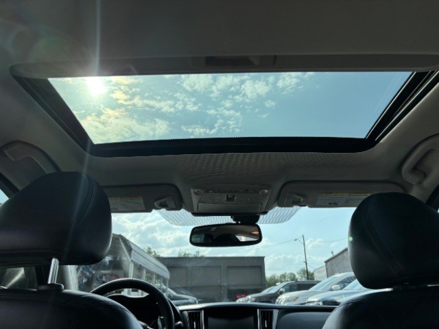 INFINITI Q50 Vehicle Full-screen Gallery Image 10