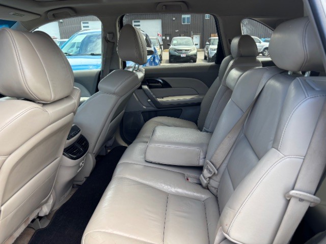 Acura MDX Vehicle Full-screen Gallery Image 06