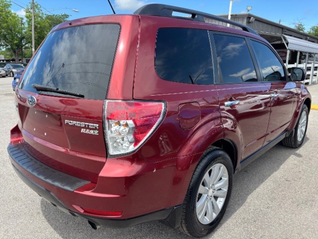 Subaru Forester Vehicle Full-screen Gallery Image 05