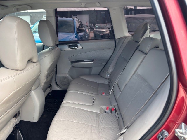 Subaru Forester Vehicle Full-screen Gallery Image 06