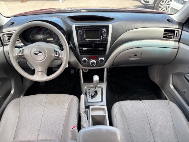 Subaru Forester Vehicle Full-screen Gallery Image 07