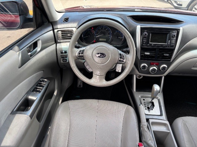 Subaru Forester Vehicle Full-screen Gallery Image 08