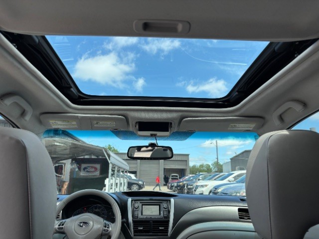 Subaru Forester Vehicle Full-screen Gallery Image 10