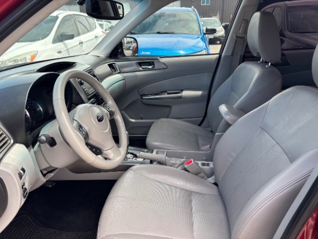 Subaru Forester Vehicle Full-screen Gallery Image 11
