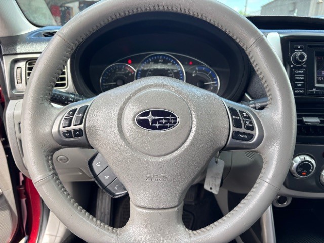 Subaru Forester Vehicle Full-screen Gallery Image 13