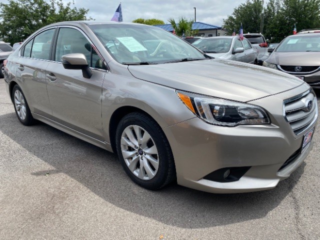 Subaru Legacy Vehicle Full-screen Gallery Image 03