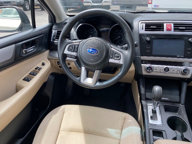Subaru Legacy Vehicle Full-screen Gallery Image 11