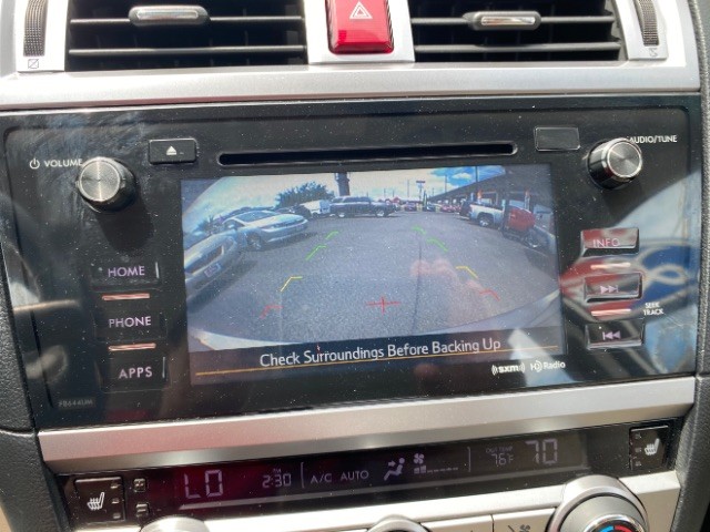 Subaru Legacy Vehicle Full-screen Gallery Image 13