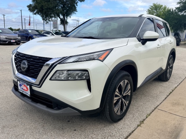 Nissan Rogue Vehicle Full-screen Gallery Image 02