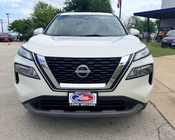 Nissan Rogue Vehicle Full-screen Gallery Image 03