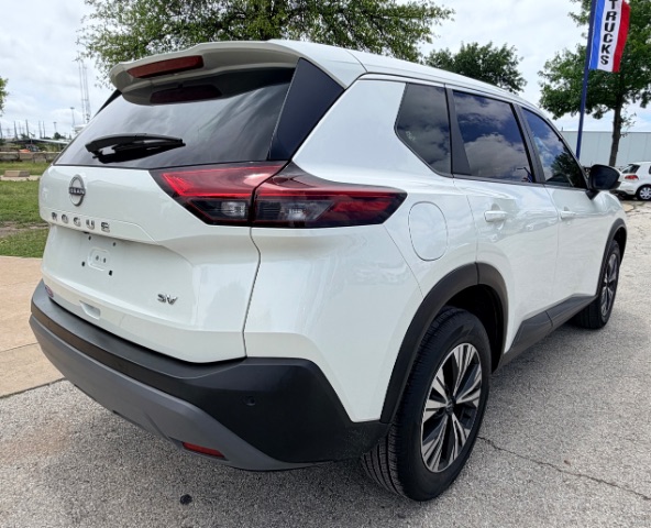 Nissan Rogue Vehicle Full-screen Gallery Image 04