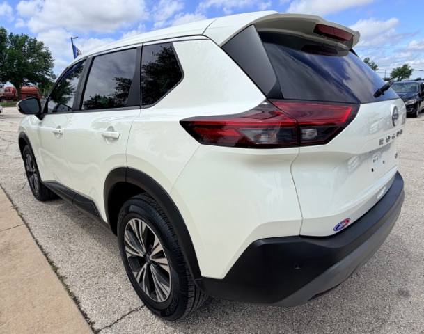 Nissan Rogue Vehicle Full-screen Gallery Image 05