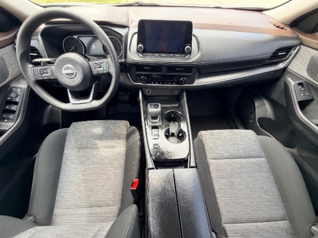 Nissan Rogue Vehicle Full-screen Gallery Image 06