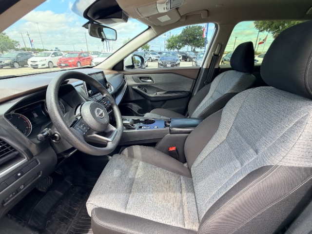 Nissan Rogue Vehicle Full-screen Gallery Image 07