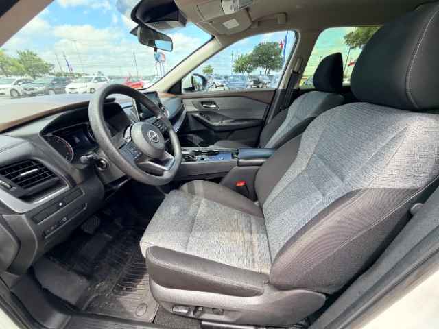 Nissan Rogue Vehicle Full-screen Gallery Image 08