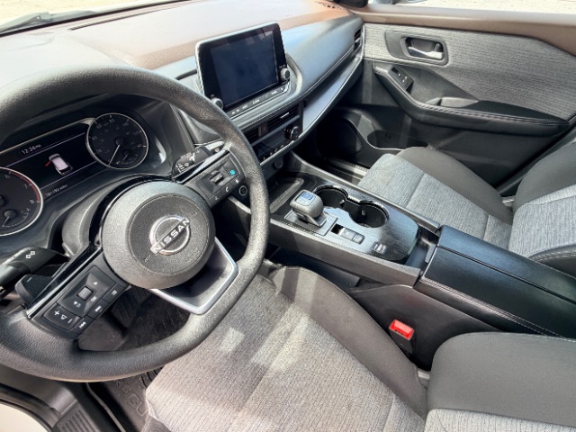 Nissan Rogue Vehicle Full-screen Gallery Image 09