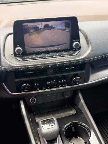 Nissan Rogue Vehicle Full-screen Gallery Image 12