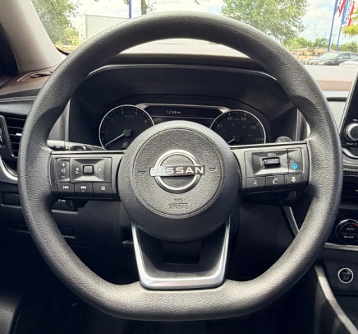 Nissan Rogue Vehicle Full-screen Gallery Image 13
