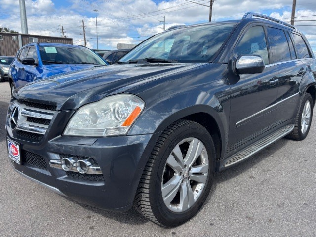 Mercedes-Benz GL-Class Vehicle Full-screen Gallery Image 03