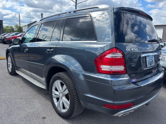 Mercedes-Benz GL-Class Vehicle Full-screen Gallery Image 04
