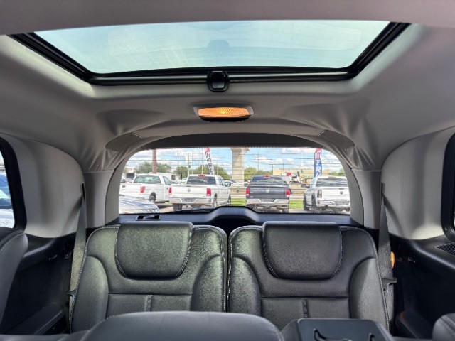 Mercedes-Benz GL-Class Vehicle Full-screen Gallery Image 07