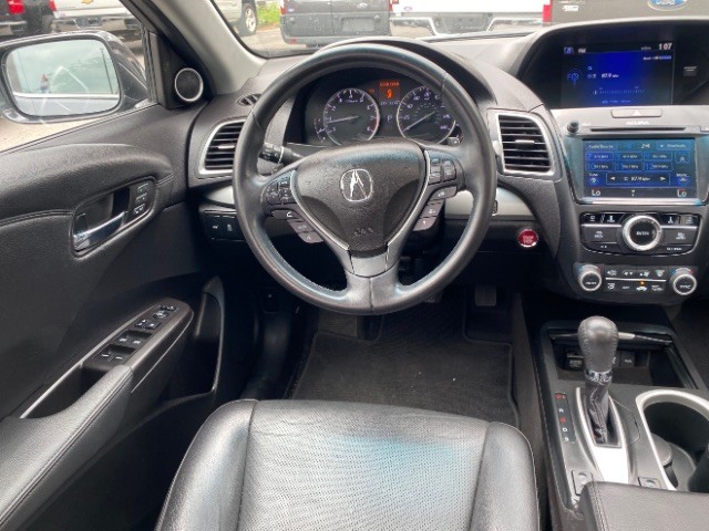 Acura RDX Vehicle Full-screen Gallery Image 11