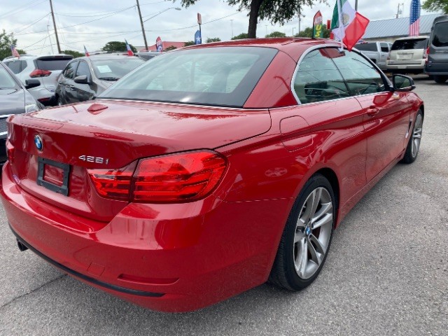 BMW 4 Series Vehicle Full-screen Gallery Image 04