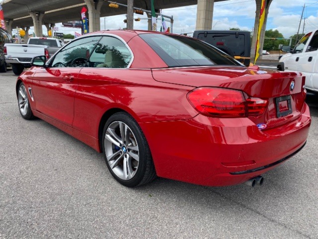 BMW 4 Series Vehicle Full-screen Gallery Image 05