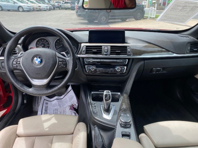 BMW 4 Series Vehicle Full-screen Gallery Image 06