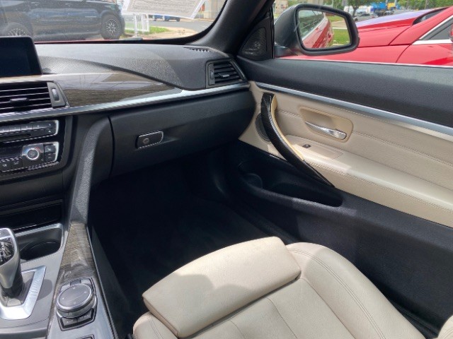 BMW 4 Series Vehicle Full-screen Gallery Image 07
