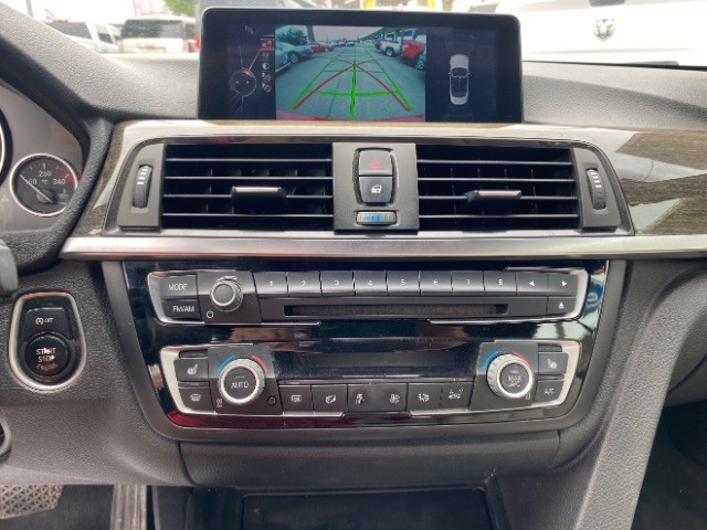 BMW 4 Series Vehicle Full-screen Gallery Image 11