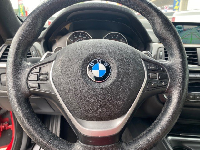 BMW 4 Series Vehicle Full-screen Gallery Image 12