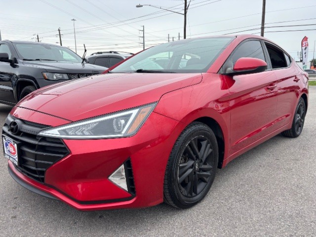 Hyundai Elantra Vehicle Full-screen Gallery Image 03