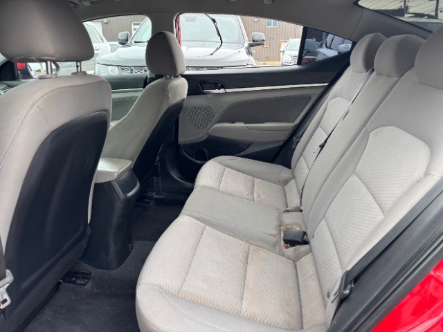 Hyundai Elantra Vehicle Full-screen Gallery Image 06