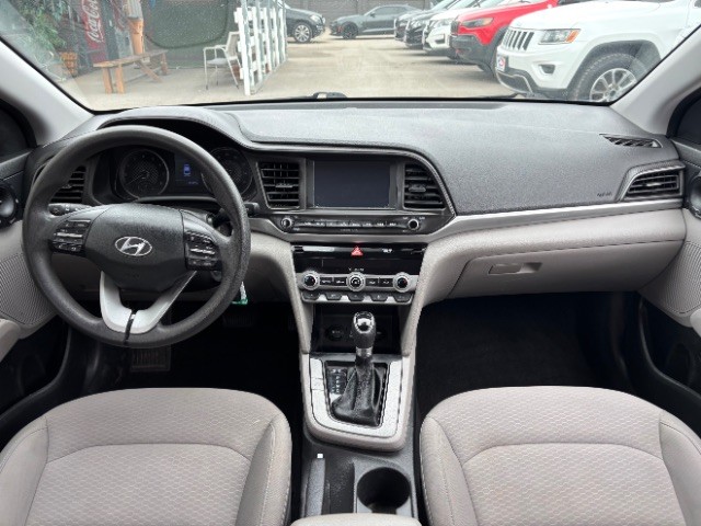 Hyundai Elantra Vehicle Full-screen Gallery Image 07