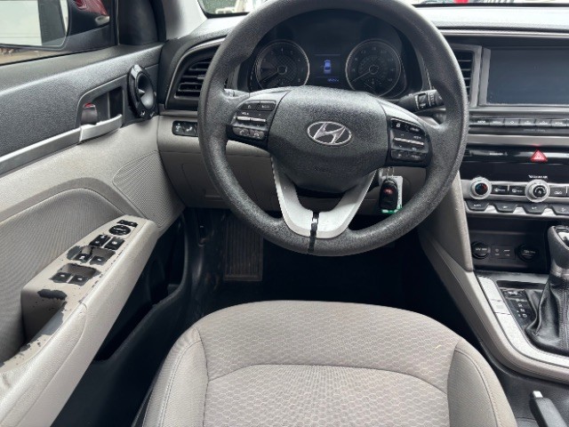 Hyundai Elantra Vehicle Full-screen Gallery Image 08